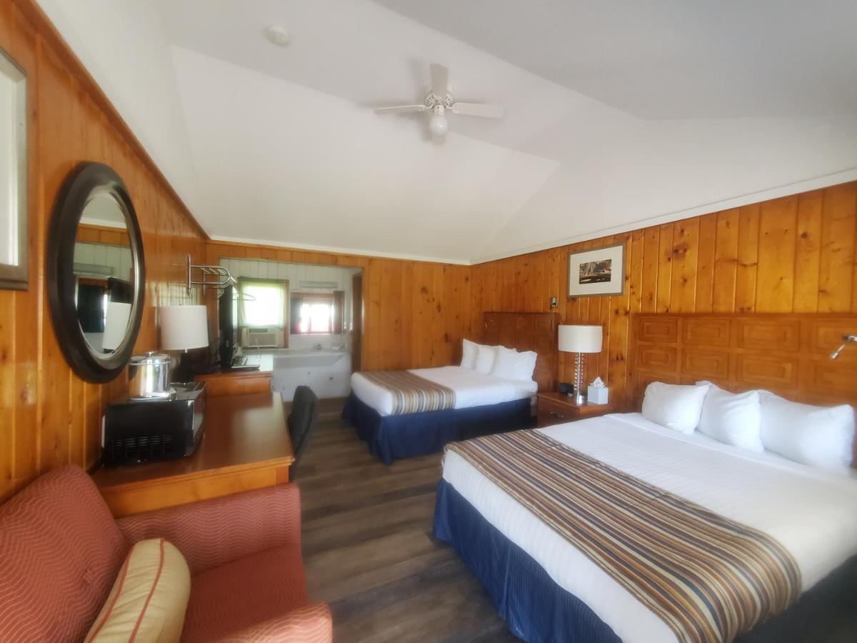 Bayview Lakefront Inn Saint Ignace Ngoại thất bức ảnh