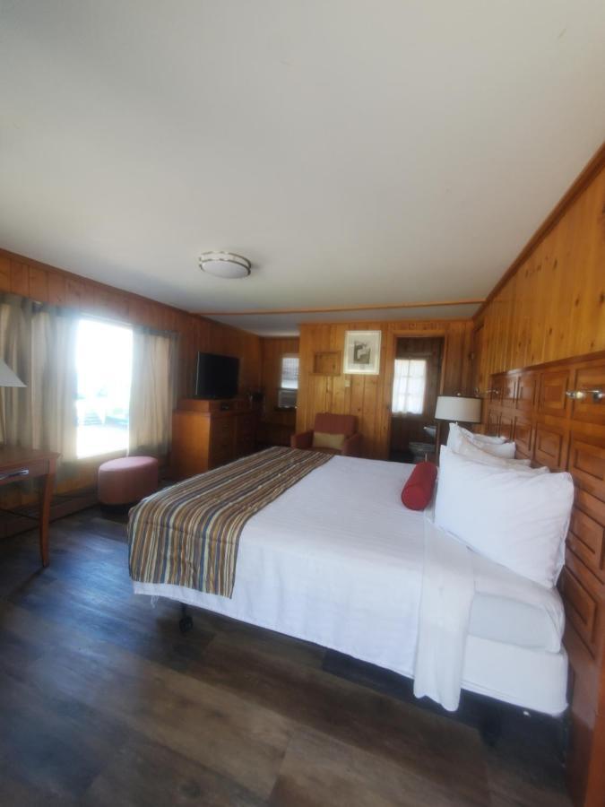 Bayview Lakefront Inn Saint Ignace Ngoại thất bức ảnh