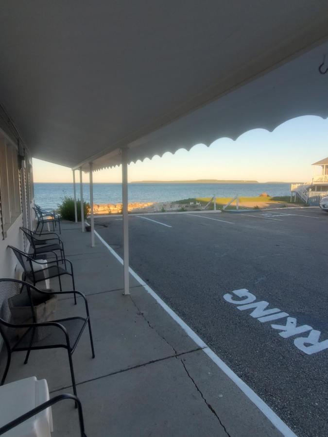 Bayview Lakefront Inn Saint Ignace Ngoại thất bức ảnh